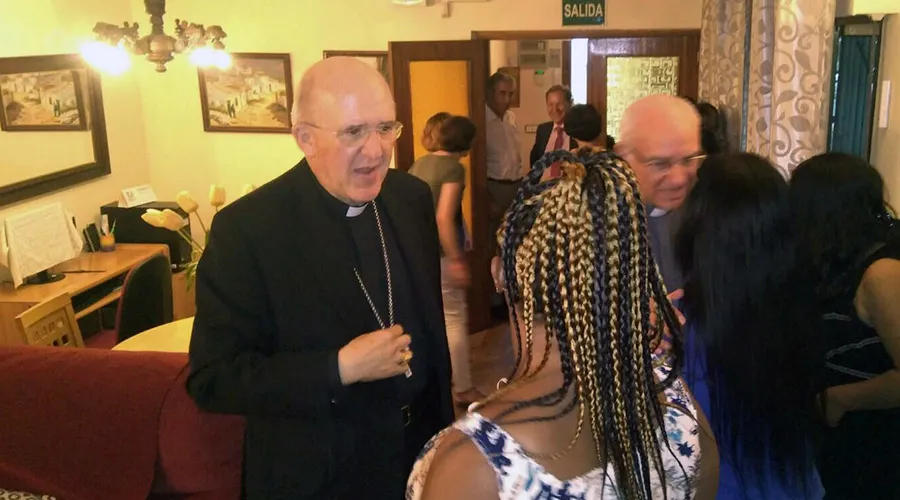 Cardenal Carlos Osoro visitando el Proyecto Esperanza / Crédito: Proyecto Esperanza
