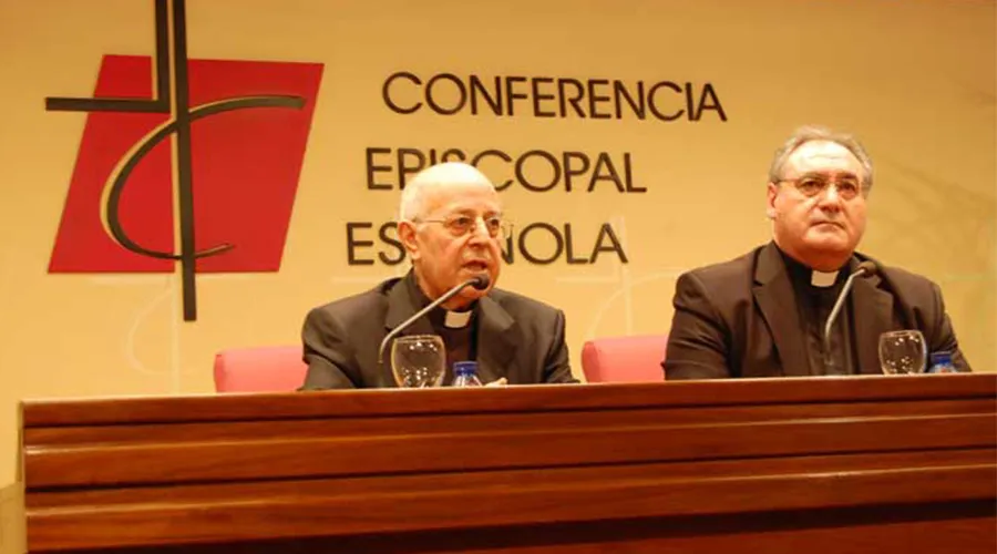 Cardenal Ricardo Blázquez, presidente de la CEE y el P. José María Gil Tamayo, portavoz. Foto: CEE.
