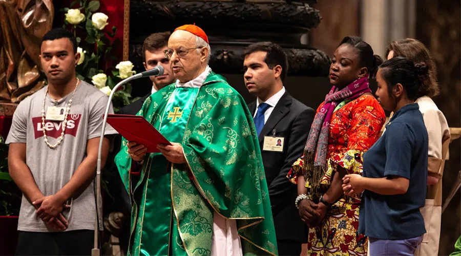 El Cardenal Baldisseri lee la carta dirigida a los jóvenes. Foto: Daniel Ibáñez / ACI Prensa