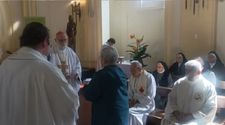 Cardenal Aós en la Misa con miembros del Conferre. Crédito: Congregación de los Sagrados Corazones ?w=200&h=150