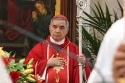 Cardenal Becciu niega “vigorosamente” haber interferido en juicio a Cardenal Pell