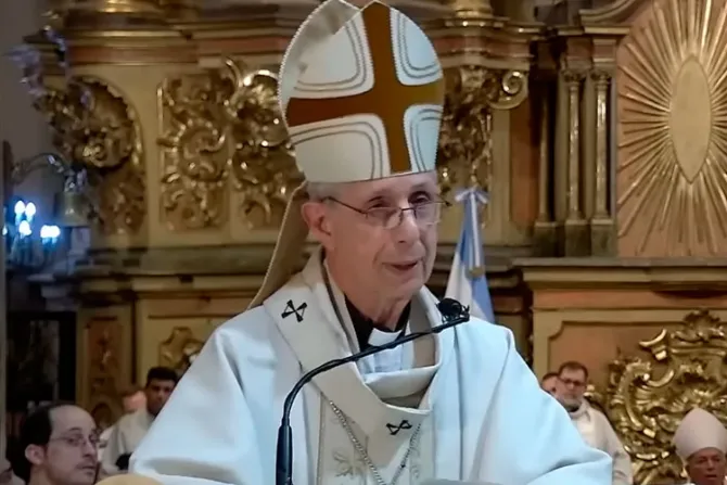 Cardenal Poli cuenta que el Papa aceptó su renuncia y recuerda ejemplo de Benedicto XVI