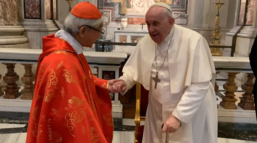 El Cardenal Zen y el Papa Francisco en la Basílica de San Pedro,. Crédito: Twitter @CardJosephZen?w=200&h=150
