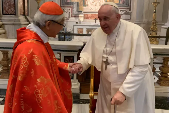 El Papa Francisco recibe al Cardenal Zen en el Vaticano