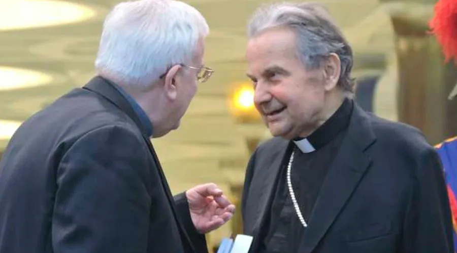 A la derecha el fallecido Cardenal Carlo Caffarra. Foto: Marco Mancini (ACI Prensa)
