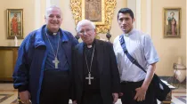 Cardenal Antonio Cañizares (centro), Mons. Adelio Pasqualotto, Vicario Apostólico de Napo (Ecuador) (izq) y sacerdote ecuatoriano José Vicente Yanangómez (dcha). Foto: Archidiocesis Valencia.
