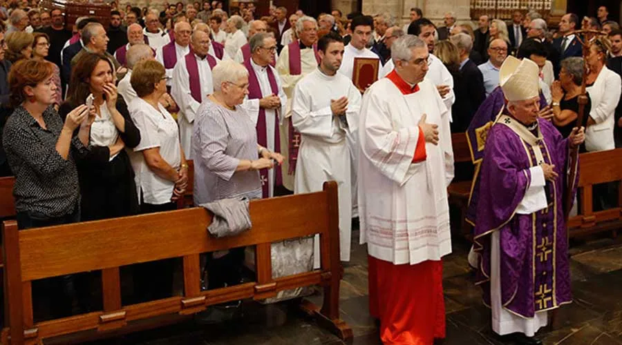 Cardenal Antonio Cañizares, Arzobispo de Valencia en un momento del funeral en la catedral. Crédito: Archivalencia.
