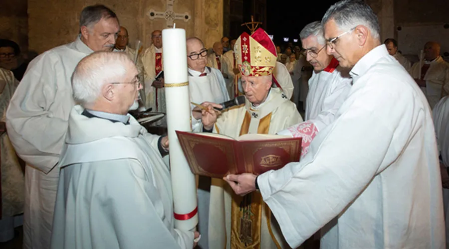 Cardenal Cañizares durante la Vigilia Pascual - Foto: AVAN?w=200&h=150