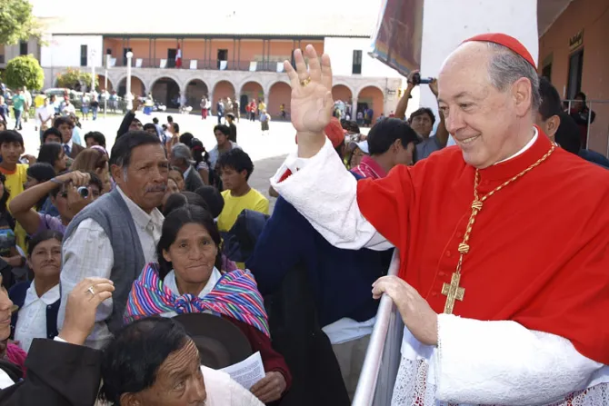 Condecoran a Cardenal Cipriani por defender la vida en Perú