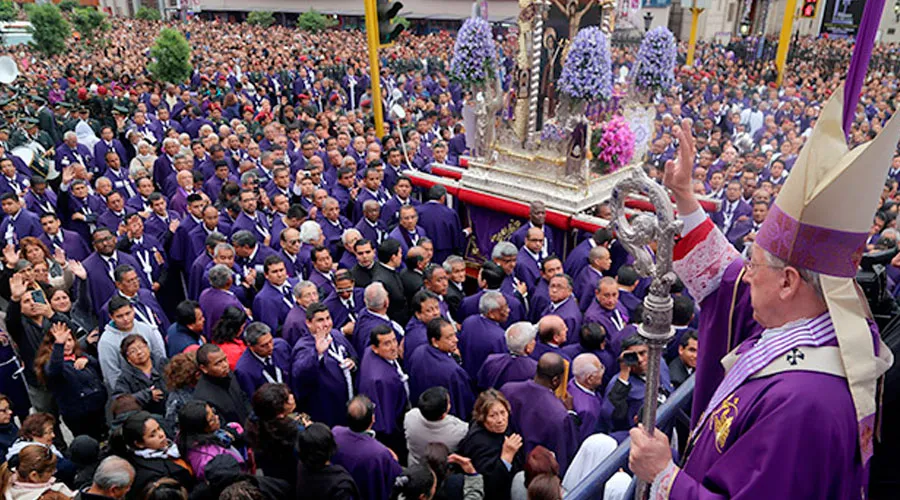 El Cardenal Cipriani preside la Misa en la procesión del Señor de los Milagros en Perú. Foto: Arzobispado de Lima?w=200&h=150
