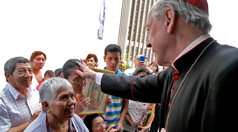 Cardenal Juan Luis Cipriani bendice a fieles. Foto: Arzobispado de Lima.?w=200&h=150