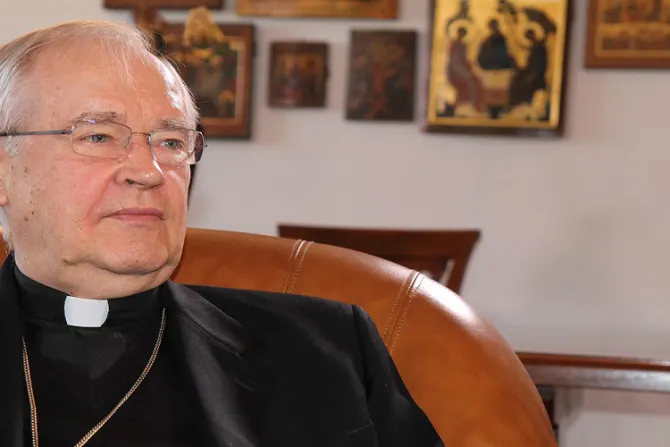 Cardenal Cordes respalda pedido de aclaración al Papa sobre Amoris Laetitia