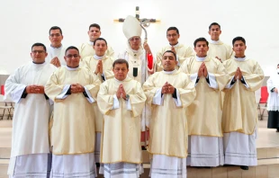 El Cardenal Brenes y los 11 nuevos diu00e1conos ordenados en Nicaragua. Cru00e9dito: Arquidiu00f3cesis de Managua 