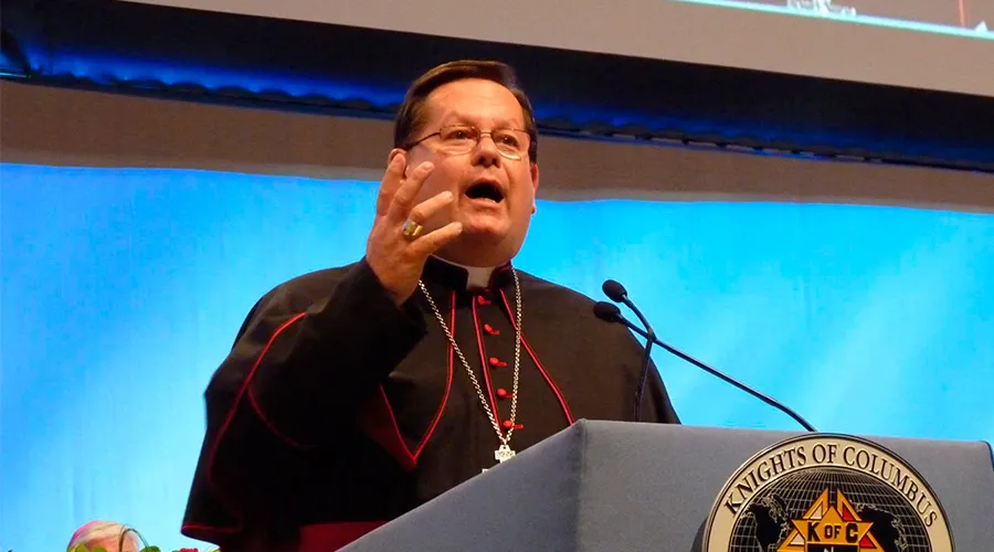 Negar la feminidad y maternidad de la mujer es un grave error, advierte Arzobispo