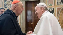 Cardenal Prosper Grech y el Papa Francisco. Crédito: Vatican Media