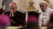 Cardenal Gualtiero Bassetti con el Papa. Foto: Daniel Ibáñez / ACI Prensa