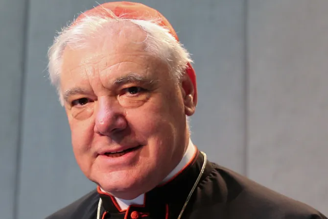 Cardenal Müller desmiente a la prensa y niega que el Papa Francisco lo haya maltratado