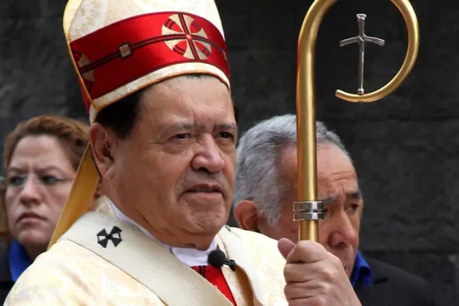Se sacrifican los valores morales para adorar al dinero, denuncia Cardenal Rivera