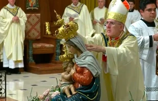 El Cardenal Osoro corona a Our Lady of La Leche y el Buen Parto 