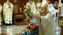 El Cardenal Osoro corona a Our Lady of La Leche y el Buen Parto
