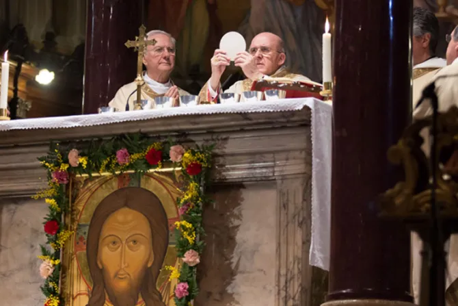 Dios es la roca de la vida, dice Cardenal Osoro al tomar posesión de su iglesia en Roma