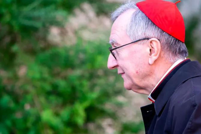 Cardenal Parolin recibe a personas que denuncian criminalización de la homosexualidad