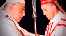 Cardenal Quarracino y Mons. Jorge Mario Bergoglio en su ordenación episcopal / Crédito: Cortesía del hermano jesuita Mario Rafael Rausch