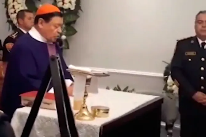 Cardenal Rivera pide a Dios por policía asesinado en ataque a su residencia