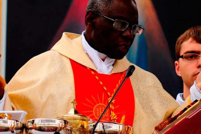 Cardenal Sarah advierte riesgo de reducir la Misa “a buenos sentimientos”