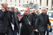Vaticano absuelve a Cardenal Dziwisz de negligencia en casos de abuso clerical
