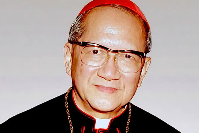 Cardenal Van Thuan: Celebraba Misa en la mano en prisión y ahora se acerca a los altares