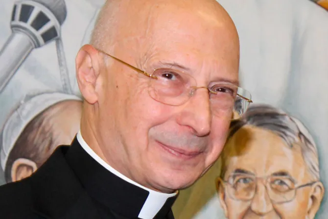 Papa Francisco felicita a Cardenal Bagnasco por sus 50 años de sacerdote