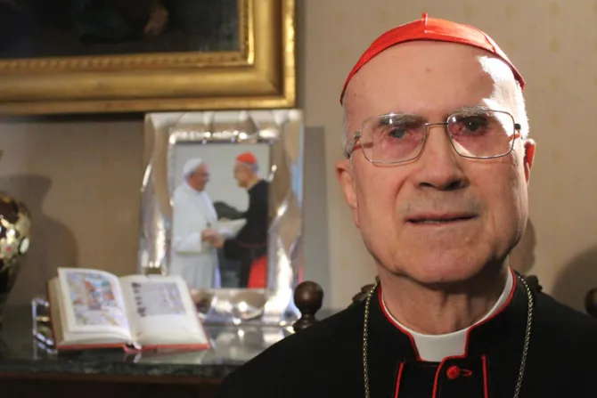 Cardenal Bertone pide evangelizar Cuba sin excusas