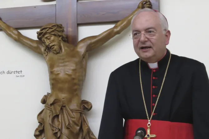 Cardenal Piacenza explica los criterios esenciales del buen sacerdote confesor