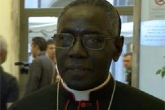 Cardenal Sarah: Caritas debe superar filantropía e insertarse en misión de la Iglesia