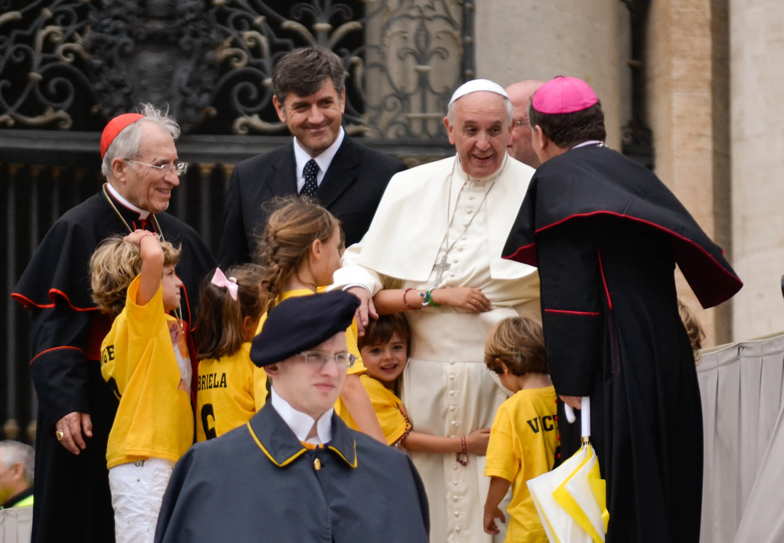 El Cardenal Rouco y los niños con el Papa Francisco (Foto Daniel Ibáñez / ACI Prensa)