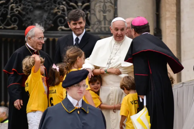 Cardenal Rouco regala al Papa Francisco un cuadro realizado por niños madrileños