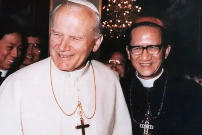 El Papa crea una fundación en honor a Cardenal que estuvo preso 13 años en Vietnam