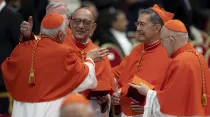 Un grupo de cardenales en la Basílica de San Pedro el 27 de agosto. Crédito: Daniel Ibáñez / ACI Prensa