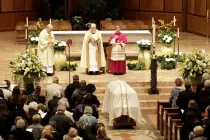 La Misa de cuerpo presente del Cardenal George celebrada hoy en la Catedral de Chicago. Foto Chicago Tribune