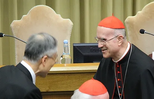 El Cardenal Bertone en el Aula del Sínodo en el Vaticano (Foto ACI Prensa)?w=200&h=150