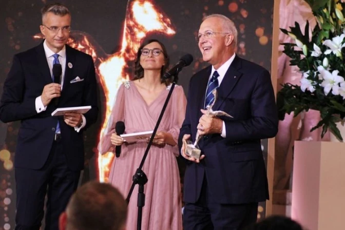 Carl Anderson recibe el “Nobel católico” de la Iglesia en Polonia
