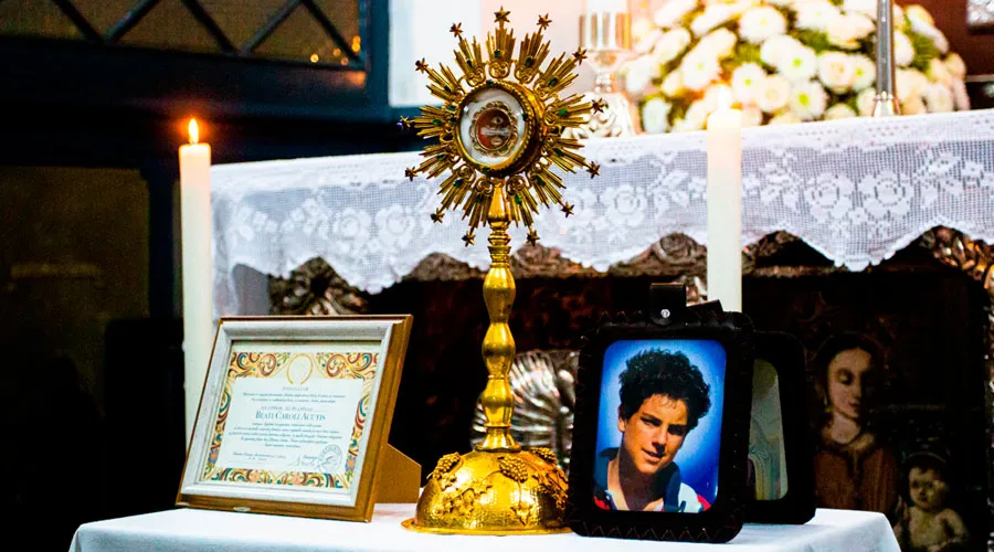 Reliquias del Beato Carlo Acutis peregrinan para pedir por jóvenes con depresión