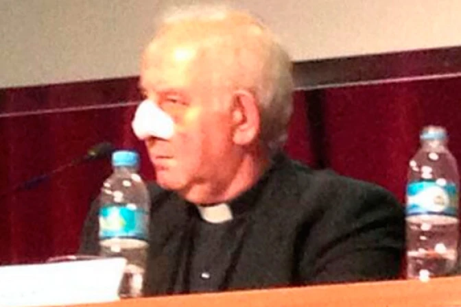 Golpean brutalmente a sacerdote amigo del Papa Francisco en Argentina