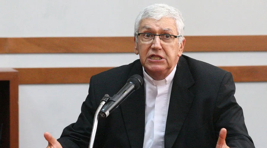 Arzobispo de Lima asegura que “nadie se convierte con el Sagrario”