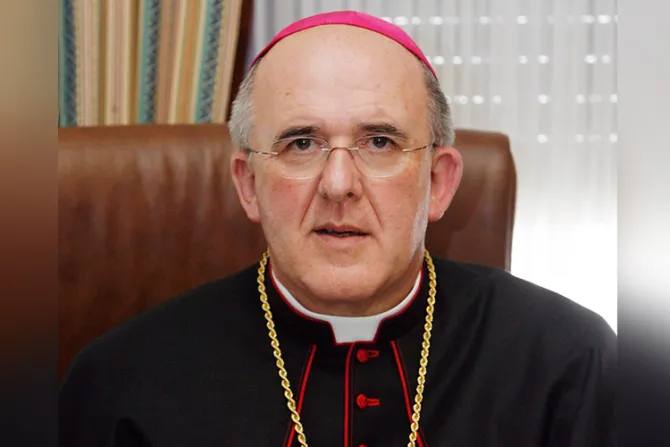Arzobispo de Valencia destaca papel de la familia para sobrellevar la crisis económica