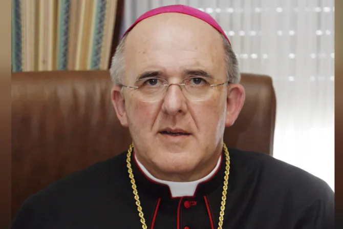 Arzobispo de Madrid visita el poblado chabolista de El Gallinero