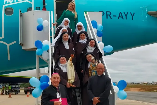 Carmelitas son sorprendidas con mensaje especial en medio de un vuelo [VIDEO]