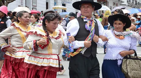 Arzobispo cuestiona entrega masiva de preservativos en Carnaval de Oruro