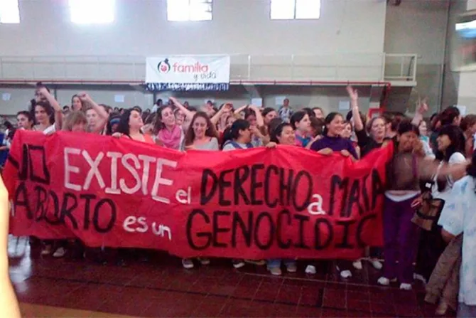 Argentinas defendieron la vida ante turba del aborto en Salta
